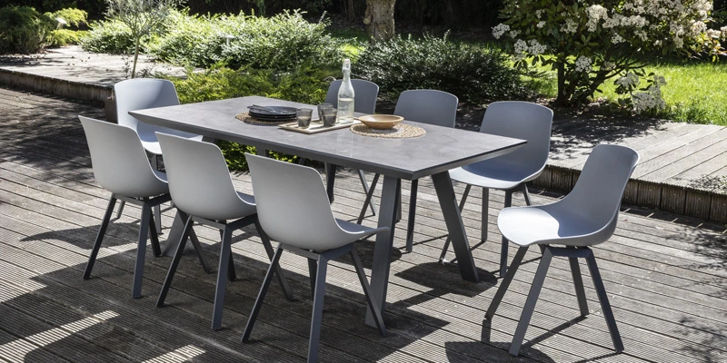 Tavolo e sedie da giardino in alluminio